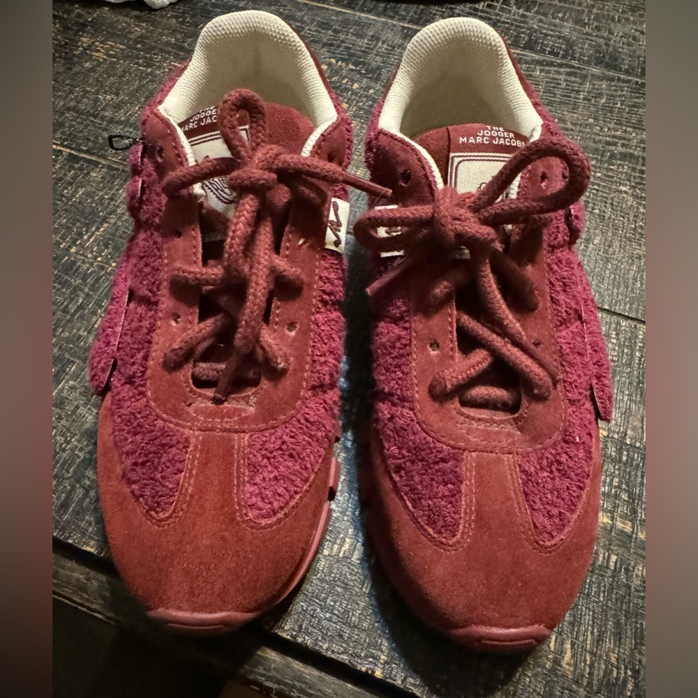 The Teddy Jogger by Marc Jacobs, maroon, 36 with detachable logo